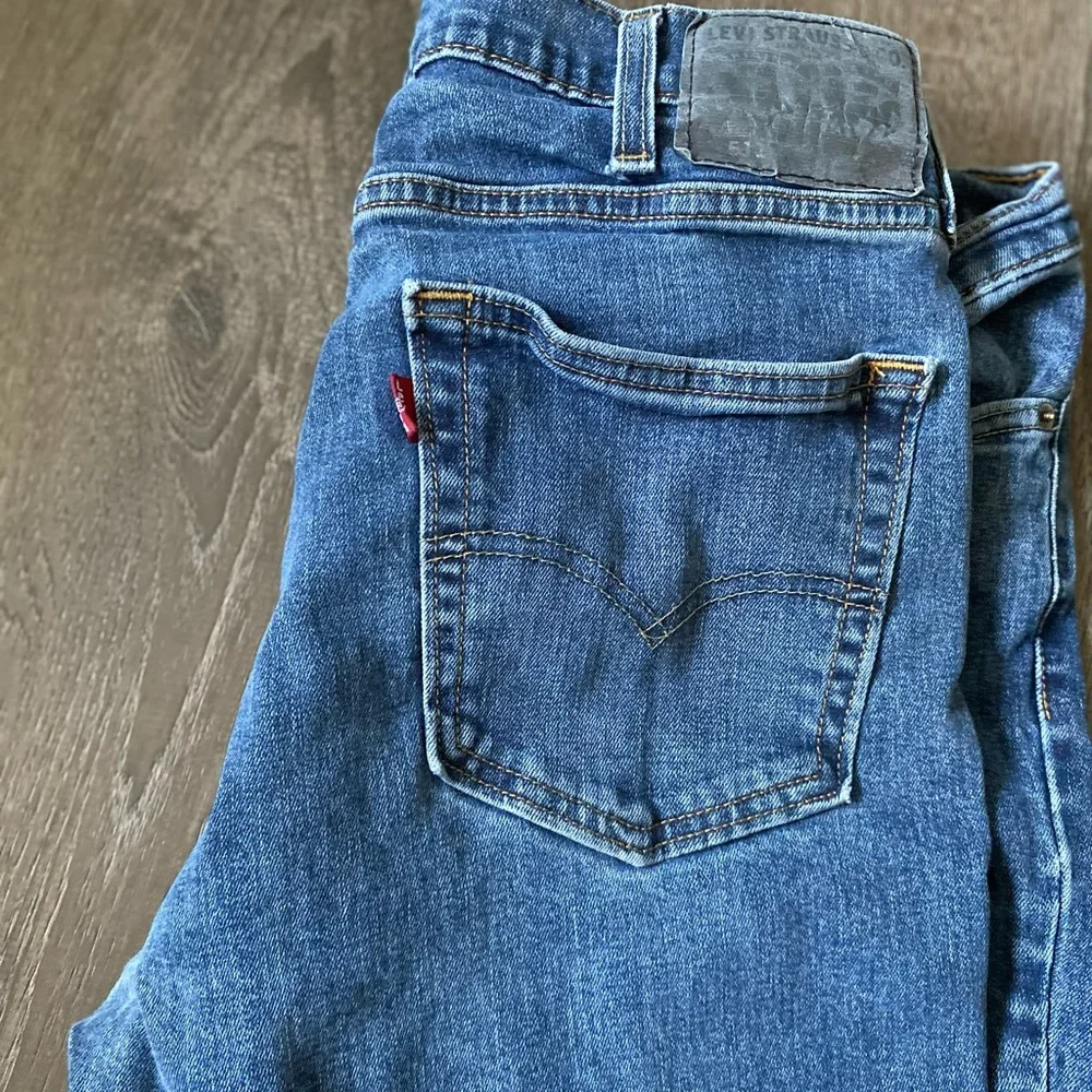 Levi’s 511 Slim, 38x32, medium dark wash
